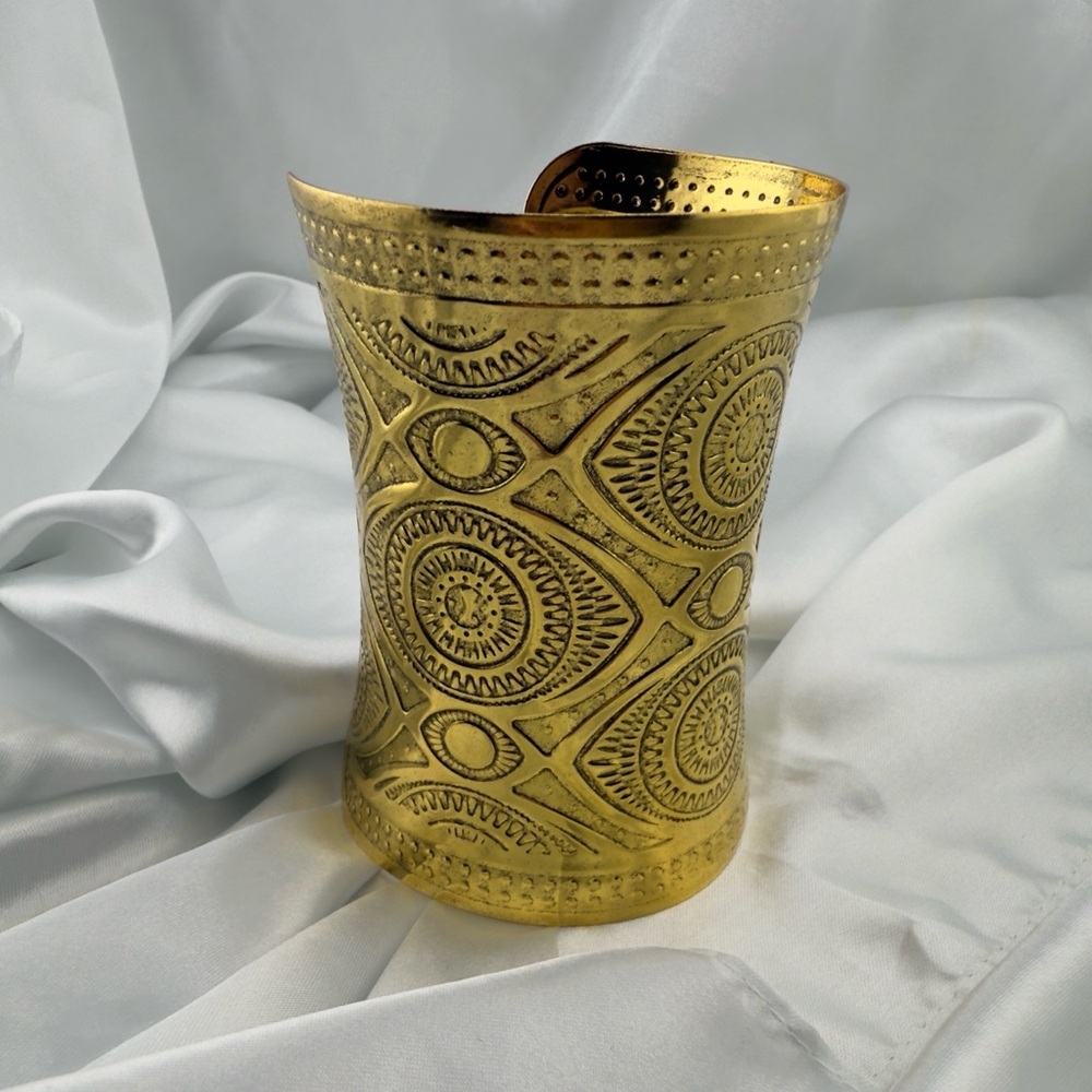 Vintage classic Cleopatra Style Cuff Gold Textured Vase - Picture 9 of 9